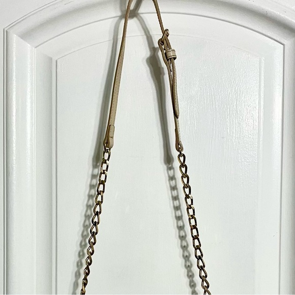 Burberry Cream Leather Tassel Chain crossbody bag - Picture 3 of 8